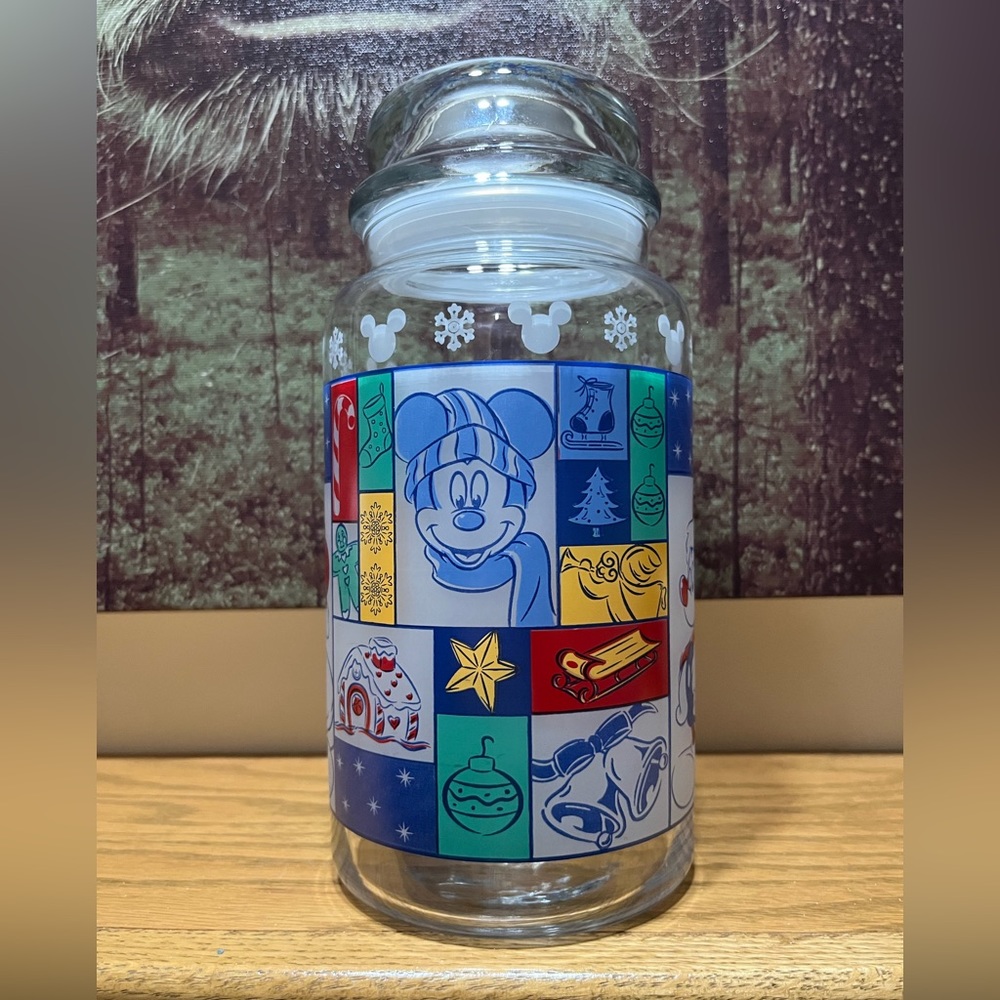 Adorable Christmas Disney Canister 🎅🏻